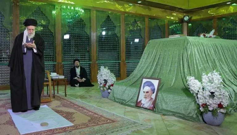 ظهور خامنئي العلني في توقيت حساس وسط تصعيد أمريكي وتحركات إقليمية لاحتواء المواجهة